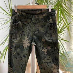Joe’s Printed Skinny jeans. Floral Camo print. Size 27z